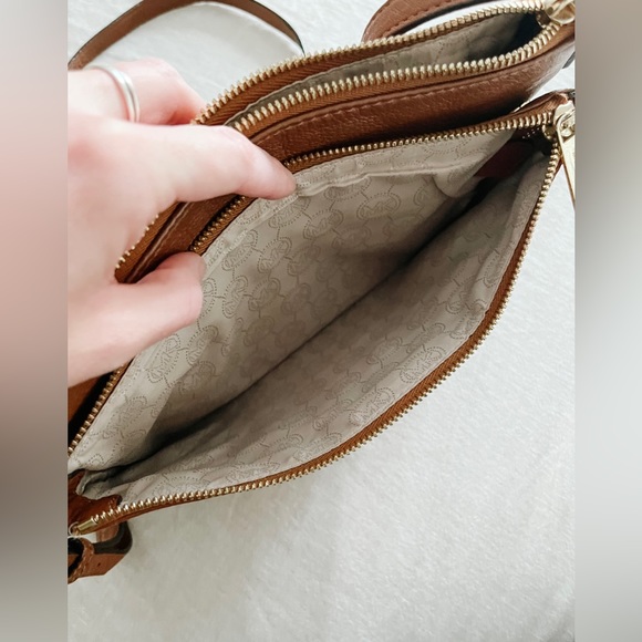 Michael Kors crossbody purse - Picture 8 of 14